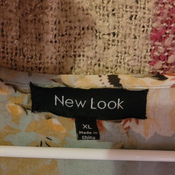 Button down blouse - Picture 3 of 3